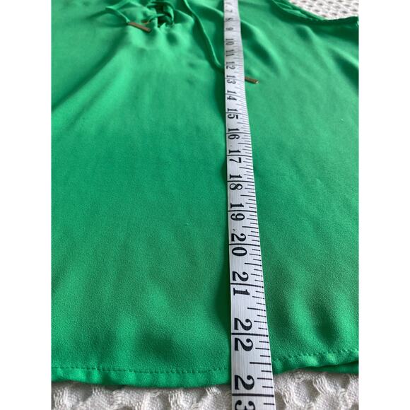 Violet & Claire‎ Kelly Green Lane Up Sleeveless Blouse Sz S - Picture 6 of 7